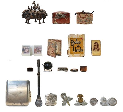 Lot 191 - Two trays of assorted items to include silver...