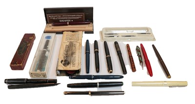 Lot 196 - A quantity of vintage fountain pens, including...
