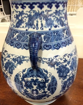 Lot 121 - A 20th century Chinese blue and white twin...