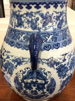 Lot 121 - A 20th century Chinese blue and white twin...