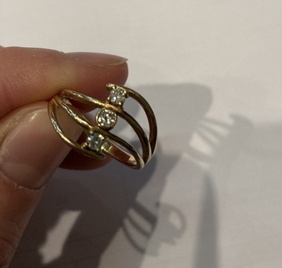 Lot 30 - A diamond three stone ring, stamped '375',...