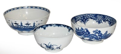 Lot 372 - Three Worcester bowls, painted in underglaze...