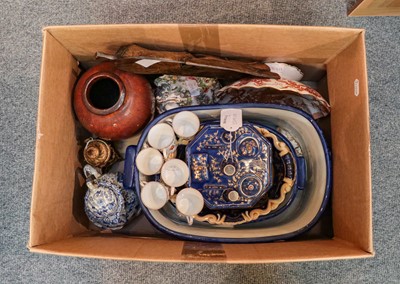 Lot 443 - A miscellaneous collection of ceramics, to...