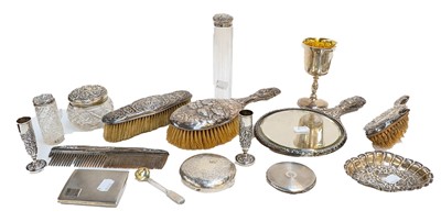 Lot 324 - Assorted silver to include a cased set of six...