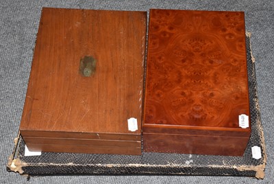 Lot 429 - A humidor, a jewellery box and a game (3)