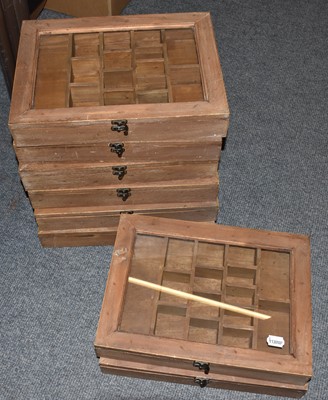 Lot 423 - Eight modern jewellery display boxes (8)