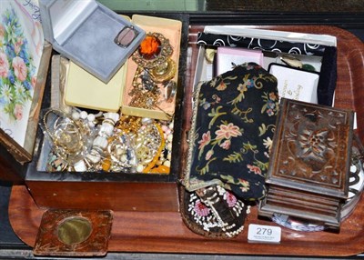 Lot 279 - Quantity of assorted costume jewellery