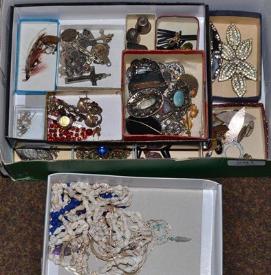 Lot 281 - Collection of assorted costume jewellery including silver thimbles, necklace etc