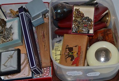 Lot 318 - A quantity of costume jewellery including beads, brooches etc (in two boxes)