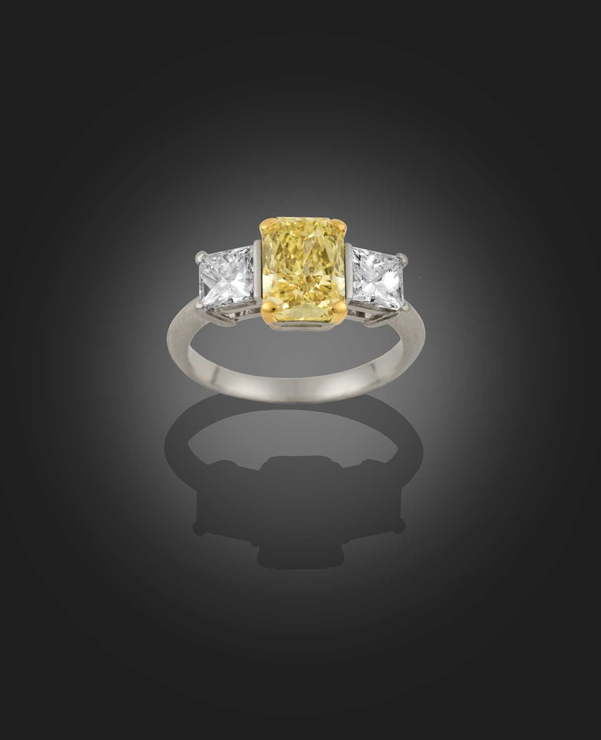 Lot 2087 - A Platinum Diamond Three Stone Ring