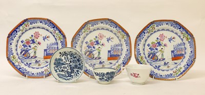 Lot 600 - A Worcester Porcelain Tea Bowl and Saucer,...