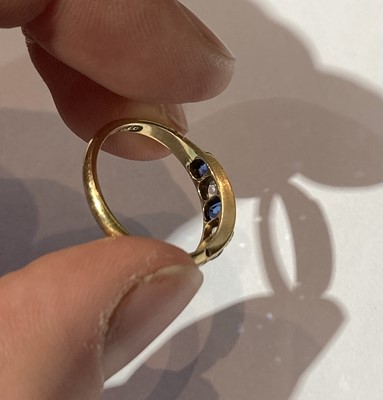Lot 76 - A sapphire and diamond five stone ring,...