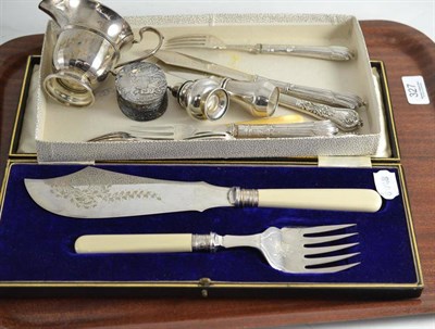 Lot 327 - A quantity of small silver and a pair of cased plated fish servers