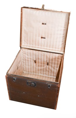 Lot 1006 - A canvas and leather hat box