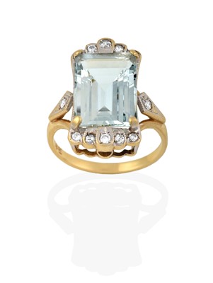 Lot 2391 - An Aquamarine and Diamond Ring