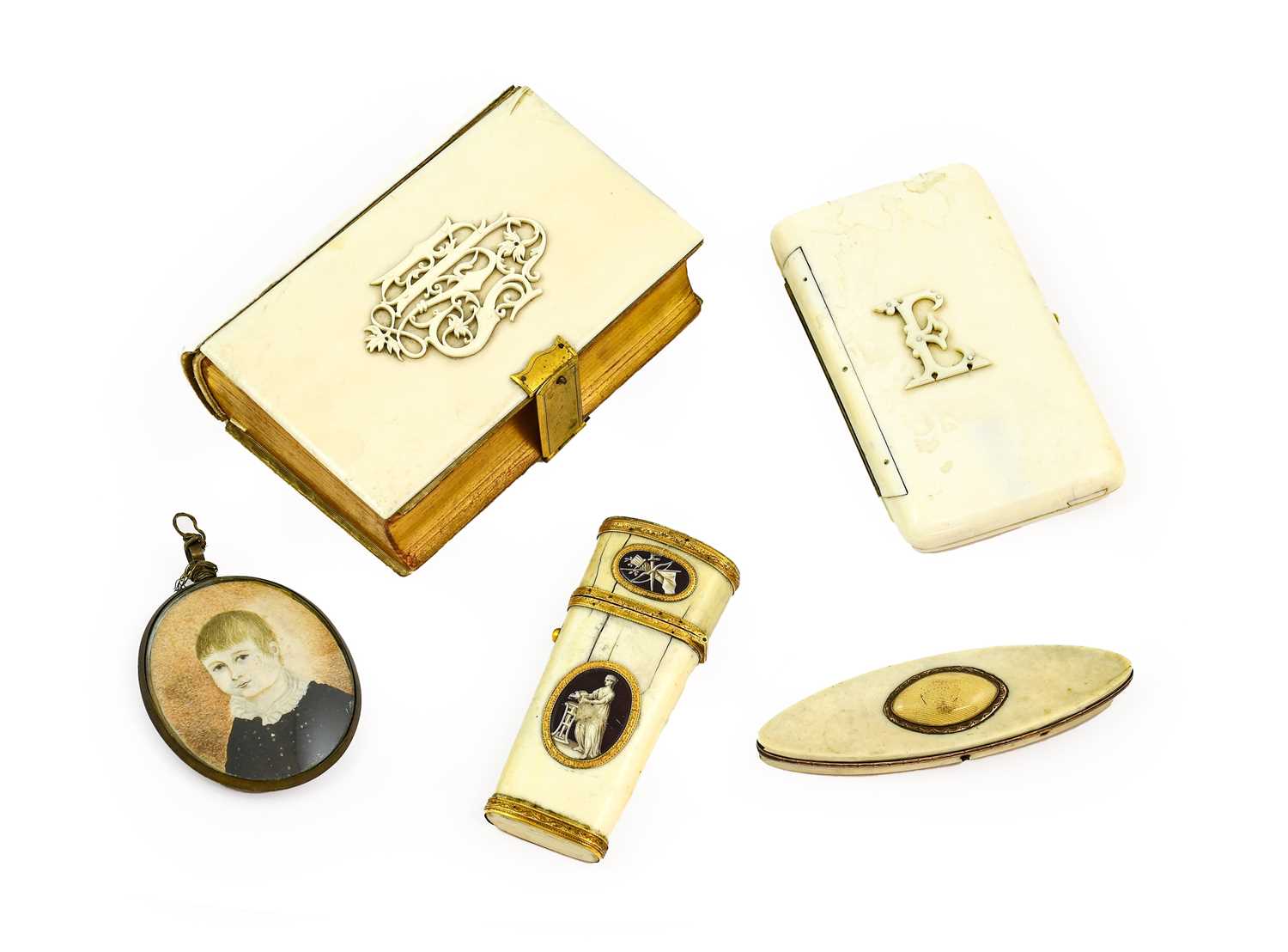 Lot 1019 - A George III Gold-Mounted Ivory Etui, of...