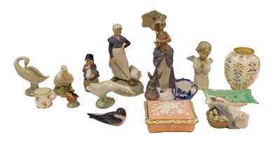 Lot 258 - Decorative ceramics, including Royal...