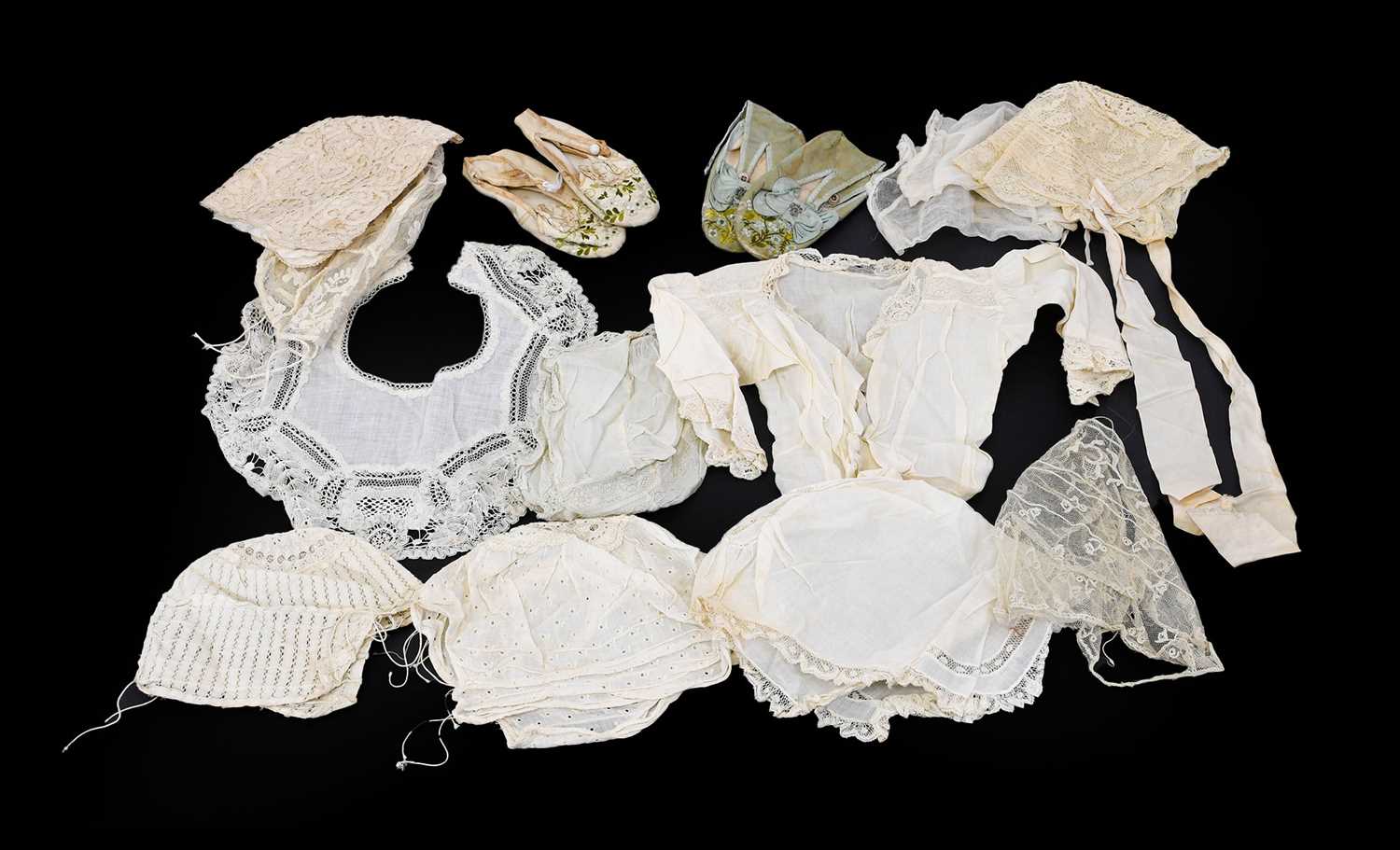 Lot 2002 - Assorted 19th Century/20th Century Lace and...