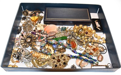 Lot 277 - A quantity of costume jewellery including...
