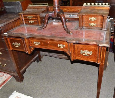 Lot 464 - Inlaid desk