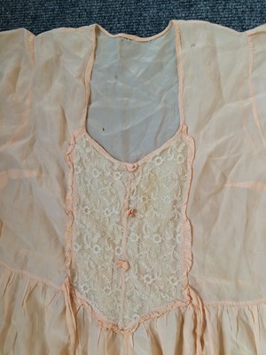 Lot 2221 - Assorted Circa 1920s and Later Ladies' Silk...