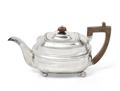 Lot 2207 - A George III Silver Teapot