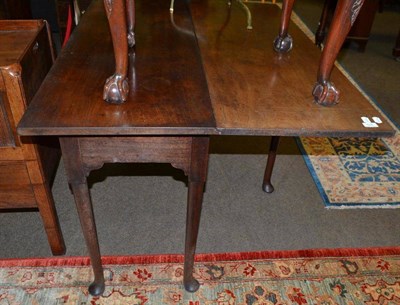 Lot 516 - A 19th century mahogany drop leaf table