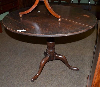 Lot 519 - Oak tripod table