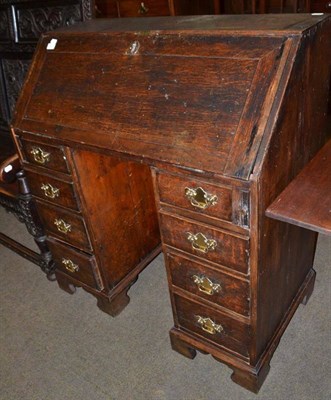 Lot 523 - Small oak desk, fitted eight drawers