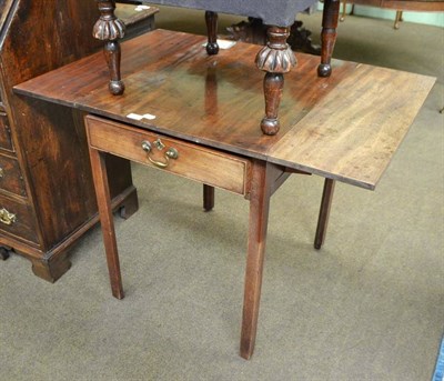 Lot 524 - George III mahogany Pembroke table