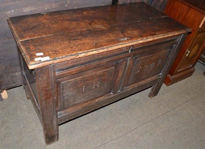 Lot 526 - Carved oak coffer