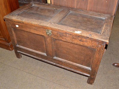 Lot 528 - A joined oak hinged box