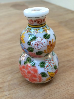 Lot 72 - A quantity of 20th century oriental scent...