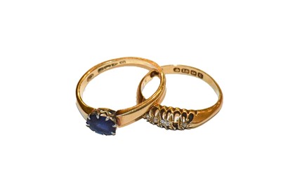 Lot 278 - An 18 carat gold sapphire ring, finger size...