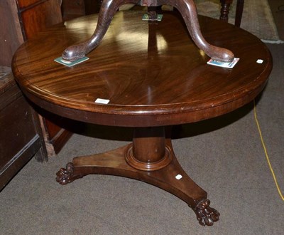 Lot 569 - Circular mahogany loo table