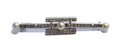 Lot 173 - An Edwardian diamond and pearl bar brooch,...