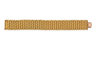 Lot 2318 - A Fancy Link Bracelet