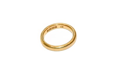 Lot 200 - A 22 carat gold band ring, finger size K