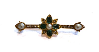 Lot 198 - An emerald, split pearl and diamond brooch,...