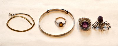 Lot 205 - A collection of jewellery including a citrine...