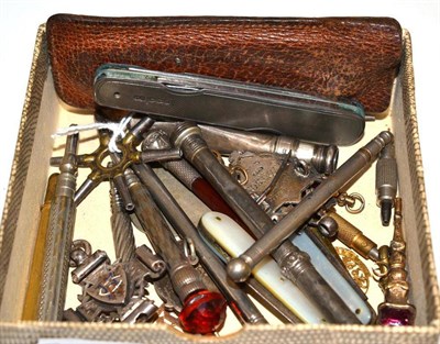 Lot 78 - Silver mounted pen knife, silver fruit knife, silver medallions, extending pencils, watch keys etc