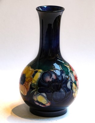 Lot 264 - A Moorcroft Anemone vase
