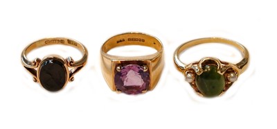 Lot 211 - A 9 carat gold onyx intaglio ring, finger size...