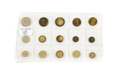 Lot 2098 - 15 x Maundy Coins comprising: Victoria 3 x 4d...