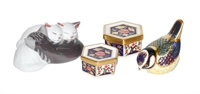 Lot 83 - A Royal Crown Derby bird paperweight with gold...
