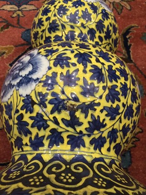 Lot 86 - A Chinese Porcelain Triple Gourd Vase, 19th...