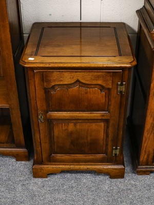 Lot 1234 - A Titchmarsh & Goodwin oak entertainment...