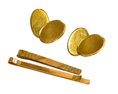 Lot 172 - A pair of 9 carat gold cufflinks; and two 9...