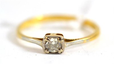 Lot 201 - A diamond solitaire ring