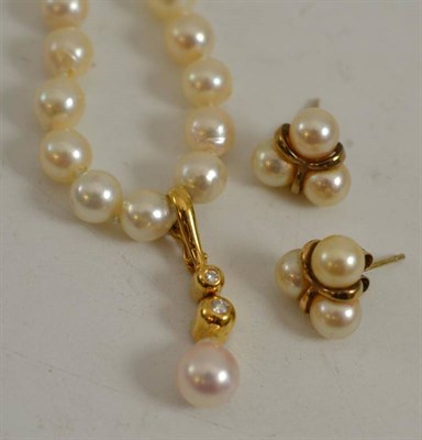 Lot 202 - A cultured pearl necklace with drop pendant and a pair of earrings